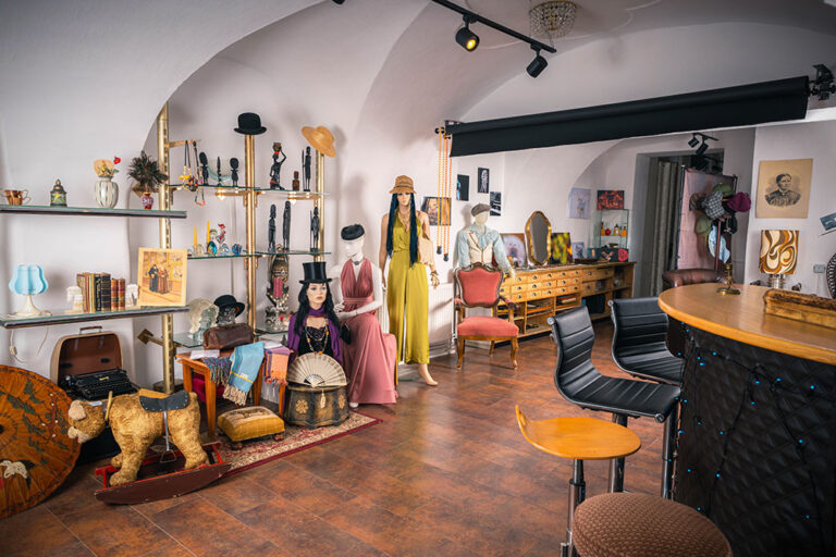 OBJEKTiv Vintagemöbel und Accessoires Geschäftslokal Innenansicht