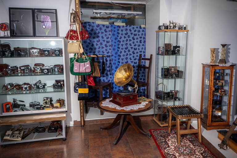 OBJEKTiv Vintagemöbel und Accessoires Geschäftslokal Innenansicht