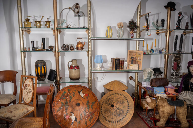 OBJEKTiv Vintagemöbel und Accessoires Geschäftslokal Innenansicht