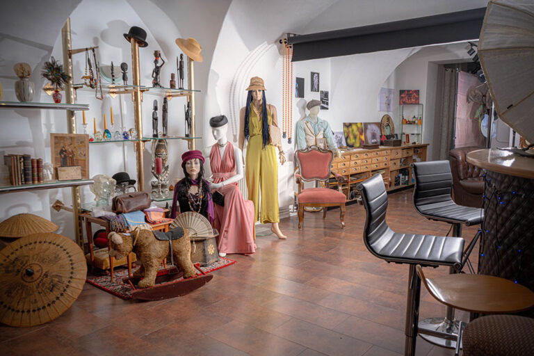 OBJEKTiv Vintagemöbel und Accessoires Geschäftslokal Innenansicht